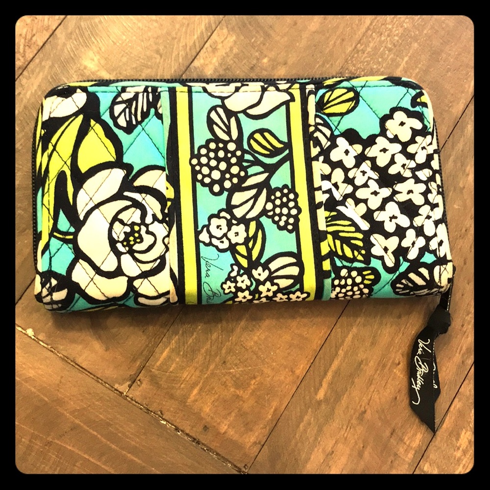 Vera Bradley Wallet in Island Blooms